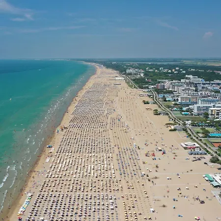 Apartamento Sea-front In An Excellent Position Bibione