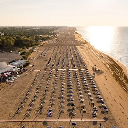 Sea-front In An Excellent Position شقة